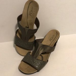 Axxiom shoes for life low wedges